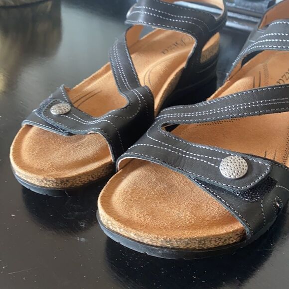 BIZA TULIP Sandals  - Picture 2 of 10